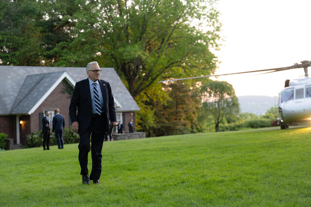 Ex-Präsident George Mullen (Robert De Niro) zieht ins Gefecht.